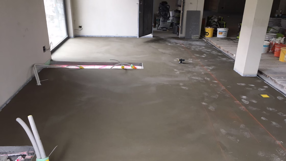 Preparation of the substrate for laying the new tiles