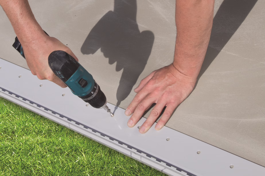The floor gets prepared through lay out the sealant and glue joints.