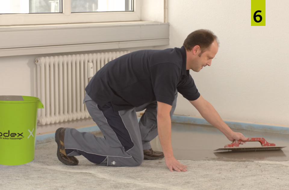 Mix and apply the bonded levelling compound codex FM 50 Turbo