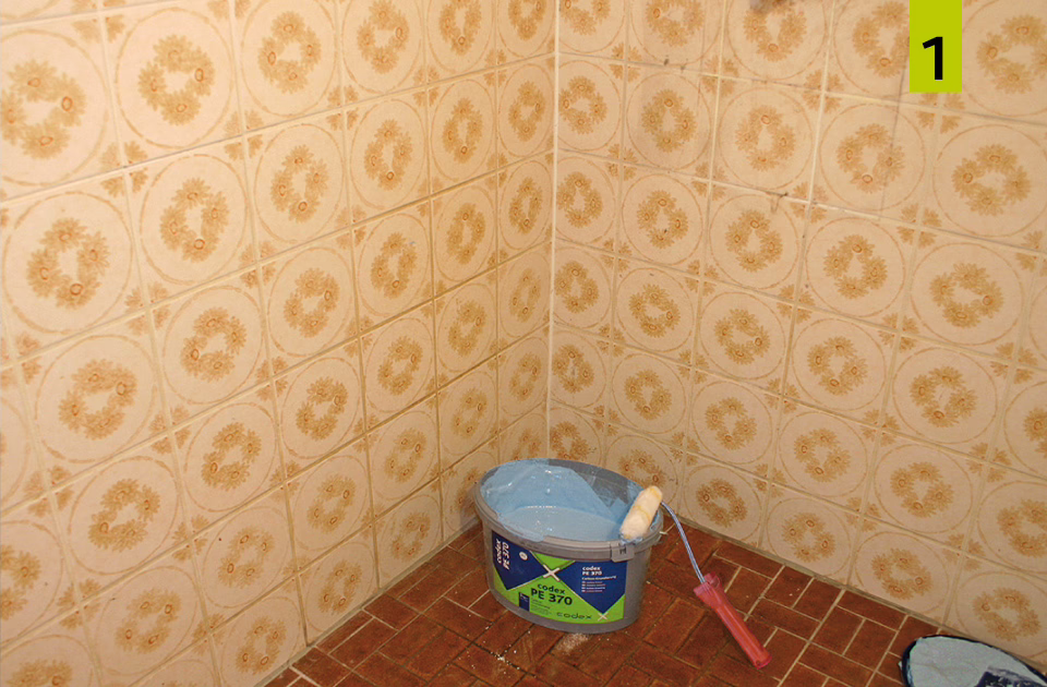 After cleaning the subfloor, codex PE 370 is providedd. 