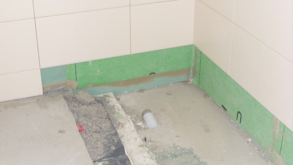 The reconstruction phase of the hotel - corners were sealed