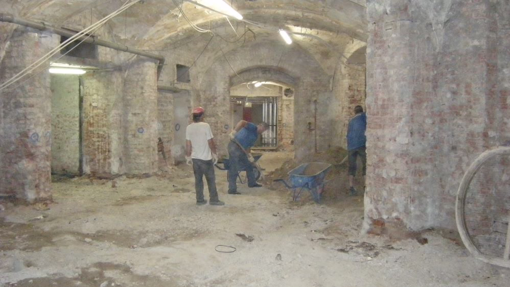 In the arched rooms, both floor and wall surfaces were renovated